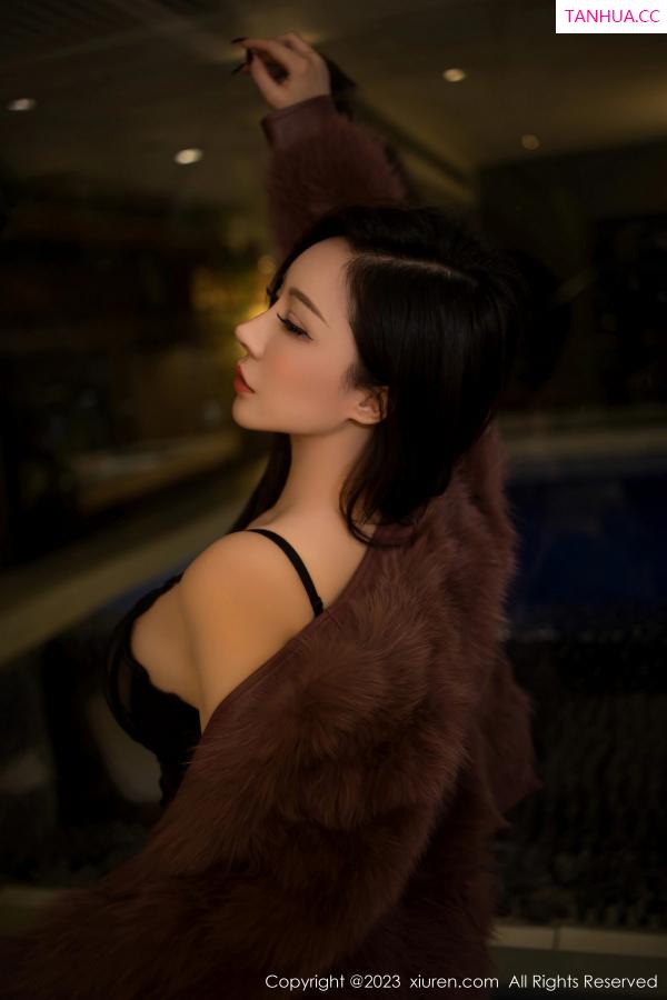   [XiuRen]高清写真图 2023.06.14 No.6908 大琪琪Emily 黑丝美腿第26张图片